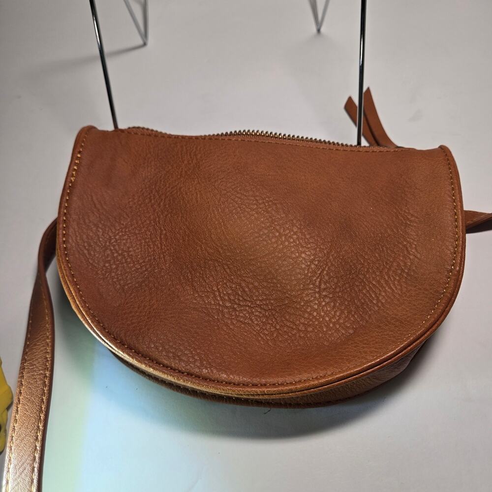 Universal‎ Thread Brown Zip Clutch